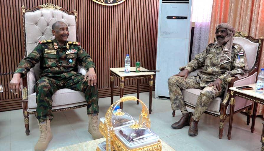 البرهان يستقبل النور القبة 