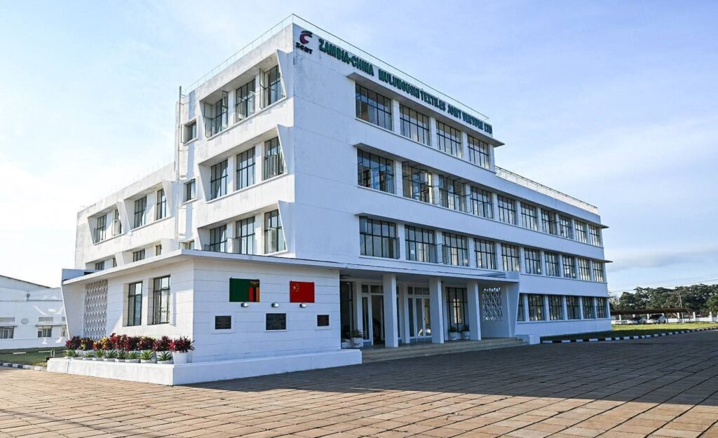 فتح مصنع مولونغوشي للنسيج