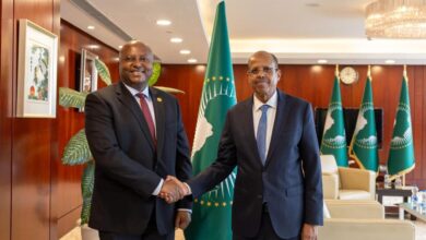 رئيس مفوضية الاتحاد الأفريقي يستقبل السفير ألبرت شينجيرو