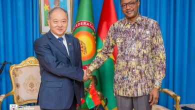 وزير خارجية بوركينا فاسو يستقبل السفير الصيني