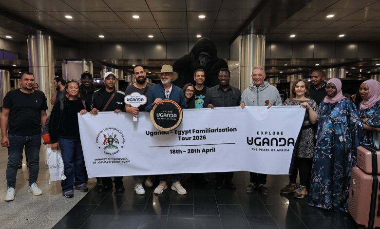 وفد من الفنانين المصريين بجولة سياحية بأوغندا