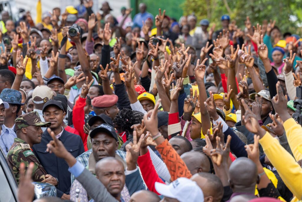 رئيس كينيا يلعن التزام الحكومة باستثمار مليار شلن لاستكمال طرق ماو ماو 