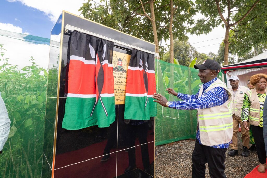 رئيس كينيا يلعن التزام الحكومة باستثمار مليار شلن لاستكمال طرق ماو ماو 