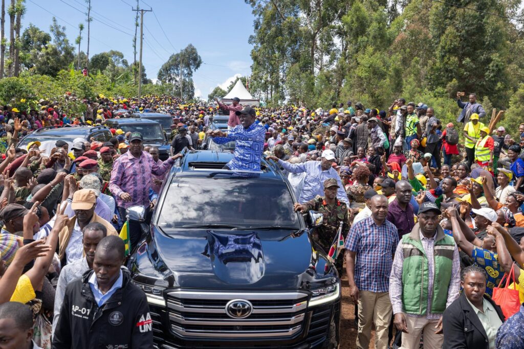 رئيس كينيا يلعن التزام الحكومة باستثمار مليار شلن لاستكمال طرق ماو ماو 