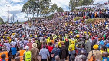 الرئيس الكيني يتفقد المشروعات 