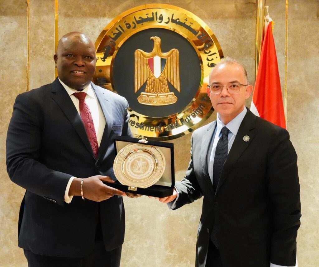 وزير الاستثمار والتجارة الخارجية يبحث مع نظيره بجنوب السودان تعزيز التعاون