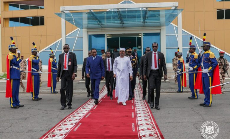 رئيس تشاد يتوجه إلى الجزائر