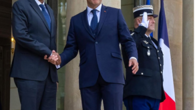 ماكرون ويوسف