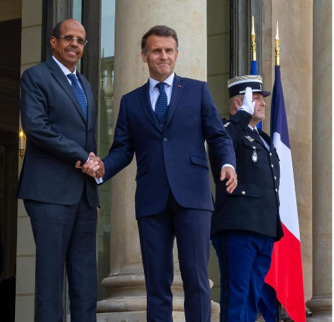 ماكرون ويوسف