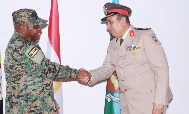 مصر وأوغندا تعززان التعاون العسكري