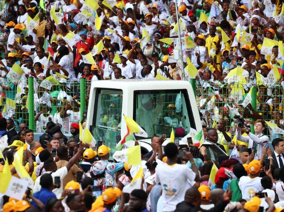 البابا ليو يختتم جولة إفريقية