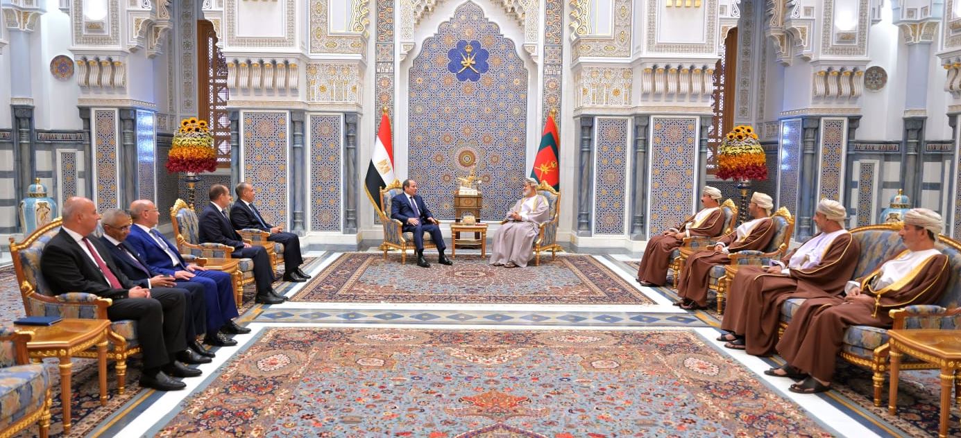 بعد زيارة الإمارات.. الرئيس السيسي يتجه إلى عمان ويؤكد رفض المساس بسيادة الدول العربية