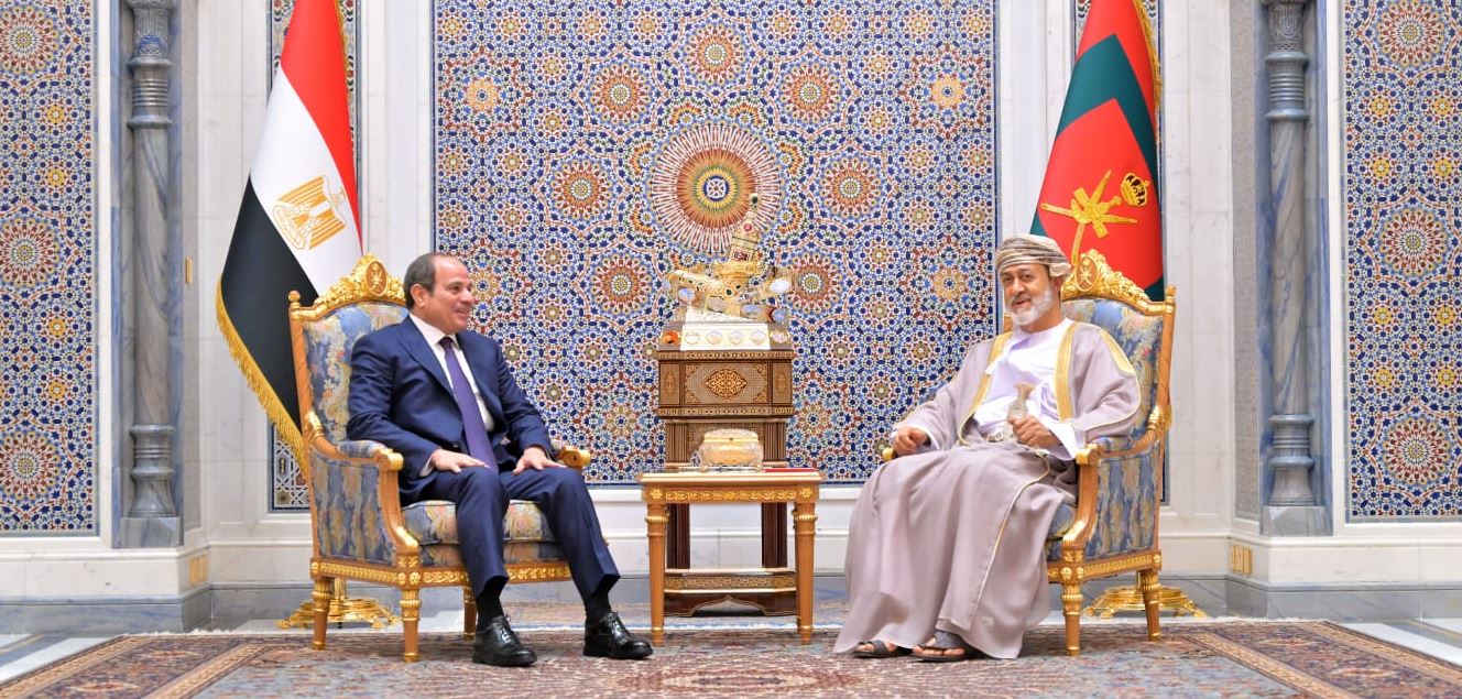 بعد زيارة الإمارات.. الرئيس السيسي يتجه إلى عمان ويؤكد رفض المساس بسيادة الدول العربية