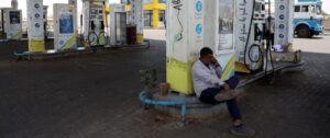 مصافي النفط الهندية تلجأ إلى إفريقيا وأمريكا اللاتينية بسبب إغلاق هرمز
