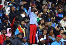 فرقة لومومبا فيا تدعم منتخب الكونغو من مدرجات المباراة