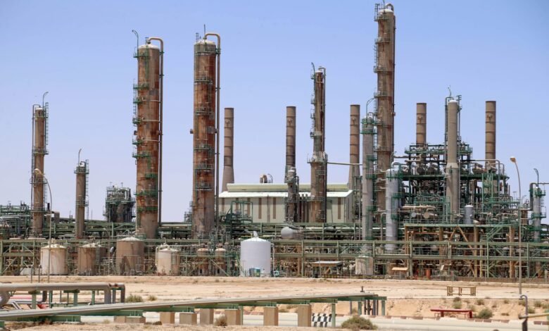 ليبيا توقع اتفاقيات مع شركات عالمية لتقسيم إنتاج النفط