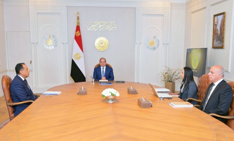 السيسي يلتقي رئيس الوزراء ووزيرة التضامن لمراجعة منظومة الدعم والحماية الاجتماعية