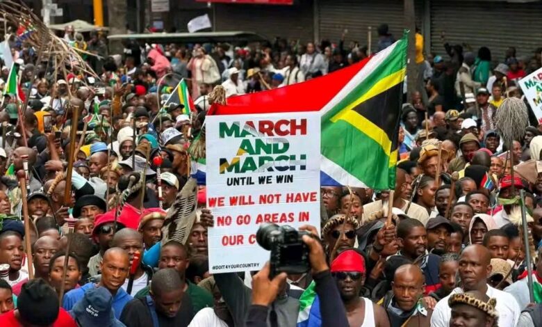الاحتجاجات في جنوب إفريقيا