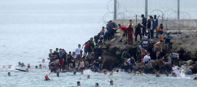 المغرب سبتة بحرًا.. وصول 1000 مهاجر في أسبوع