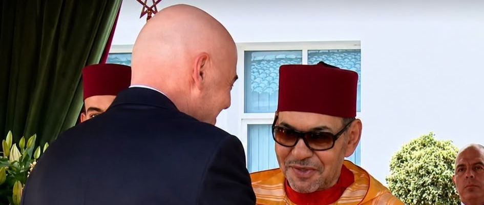 ملك المغرب يستقبل أعضاء المنتخب الوطني ورئيس الفيفا