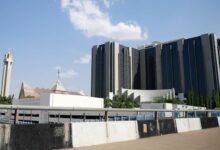 المركزي النيجيري يبقي السياسة النقدية في دائرة الحذر