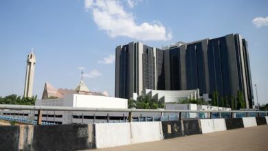 المركزي النيجيري يبقي السياسة النقدية في دائرة الحذر