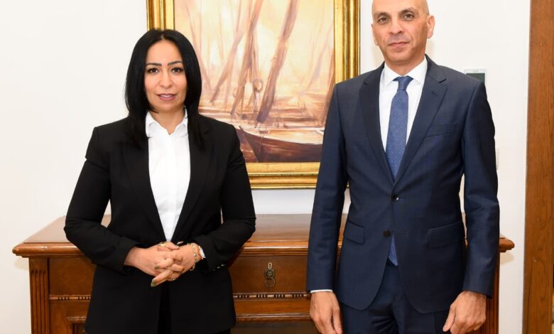 سالي عاطف والسفير تميم خلاف