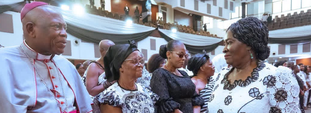 Ghana's president commemorates the first anniversary of a military helicopter crash that killed eight servicemen.