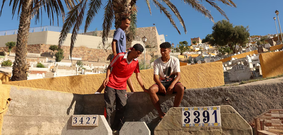 Suite à cette vague migratoire sans précédent, Ceuta exige que Madrid transfère des centaines de mineurs vers le continent.